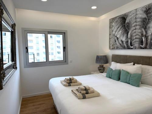 Casa do Mar - modern 3BR Beachfront with Sea View and Terrace in a Prime Location