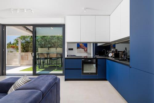 BEACHFRONT ESCAPE apartment with private pool