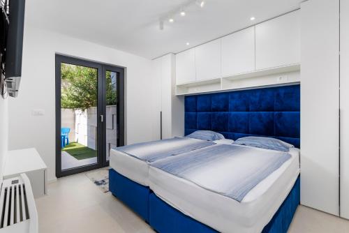 BEACHFRONT ESCAPE apartment with private pool