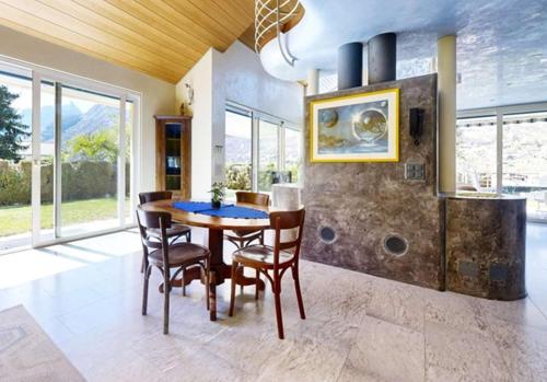 a dining room with a table and chairs at BluVilla in Malvaglia