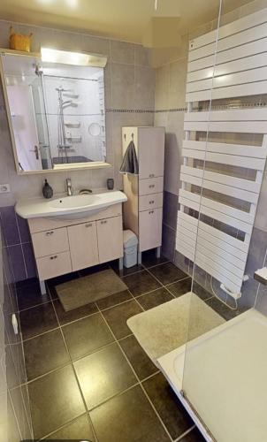 a bathroom with a sink and a mirror at L'Estel in Hasparren