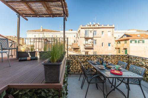 Rooftop penthouse Campo de Fiori cozy Terrace