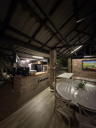 a dining room with a table and a kitchen at Sekepeng Penarek in Kampung Penarik