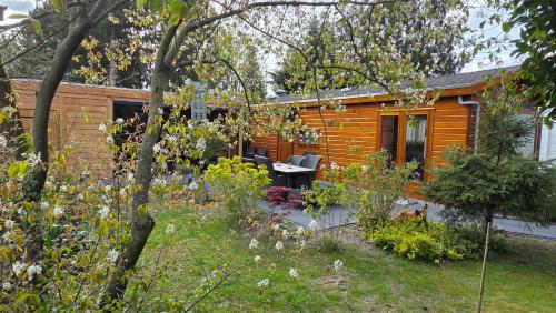 a wooden house with a garden in front of it at De Bosuil in Putten