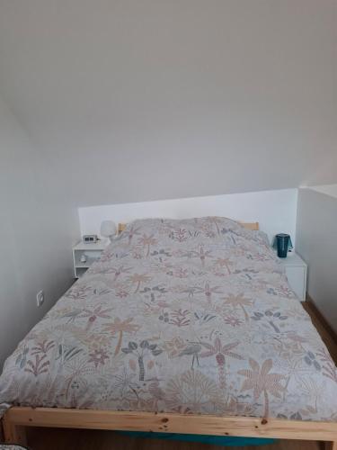 a bed in a bedroom with a blanket on it at Escale cosy à Blois in Blois