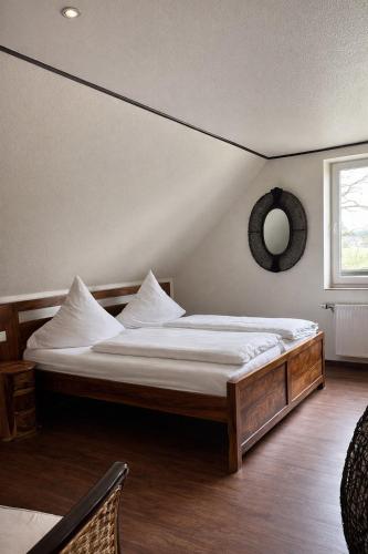 a large bed in a room with a window at Vier Jahreszeiten Hotel in Husum