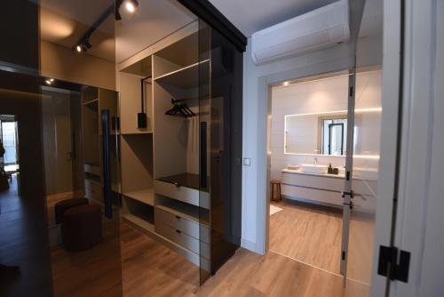 a room with a glass door leading to a bathroom at Villa Macedo in Ponta do Sol