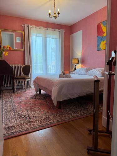 a bedroom with a bed and a chair and a window at Le Relais St trop - Villa 2 chambres Delon et Romy in Bressolles