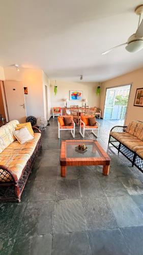 a living room with couches and a coffee table at Varanda do Mar Pitangueiras - 4 Quartos - Até 10 Pessoas - 2 Vagas in Guarujá