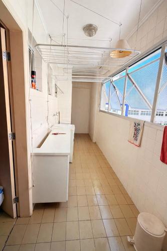 a bathroom with two sinks and a toilet in a room at Varanda do Mar Pitangueiras - 4 Quartos - Até 10 Pessoas - 2 Vagas in Guarujá