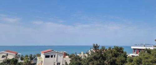 Family Apartment with Big Terrace in Golem Beach