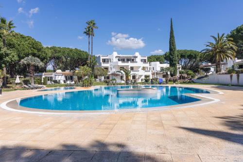Acolhedor Apt T1, vista piscina , Balaia Golf Village