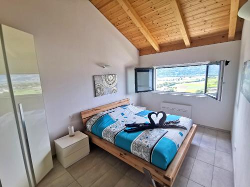 a bedroom with a bed and a window at Ca Mea - Lake View, Parking, EV in Gordola
