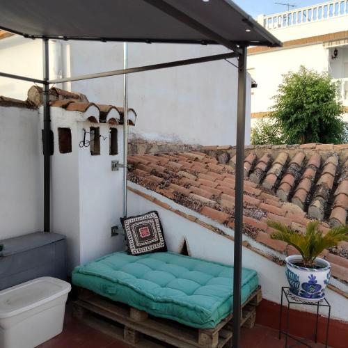a pergola with a green bench in a room at Casa Flamenca in Granada