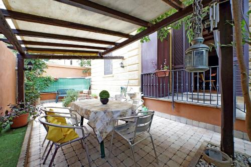 Lovely Trastevere apartment with amazing garden