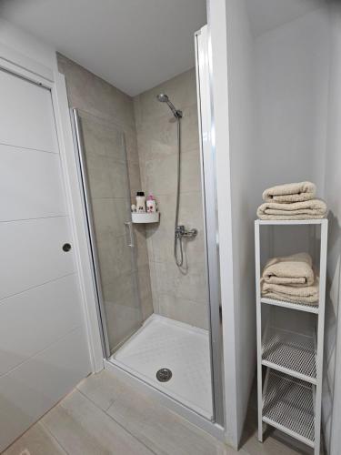 Geminis apartment, sunny, comfortable twin beds, fast Wi-Fi