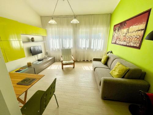 a living room with a couch and a table at Xerxe's House in Varenna