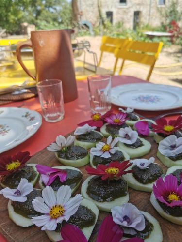 a table topped with cupcakes with flowers on them at Le Temps du Coeur - TYNID in Saint-Ganton