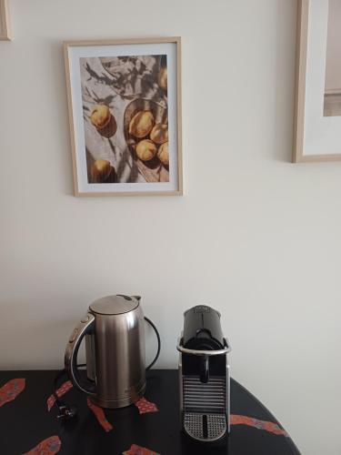 a coffee maker and a tea kettle on a table at Studio en Luberon in La Bastidonne