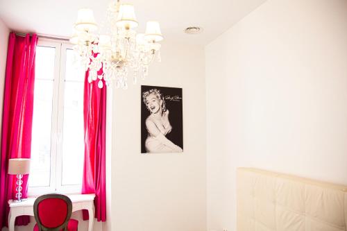 Apartment on Rue De France 4