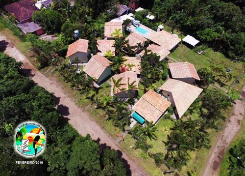 an overhead view of a group of houses with a pool at Pousada Porto Aventura - Chalés da Luci -Guaraú 13-98159-2115 in Peruíbe