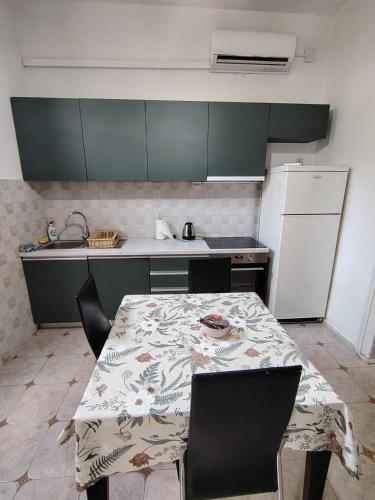 CENTRAL 1 Bedroom Apartment