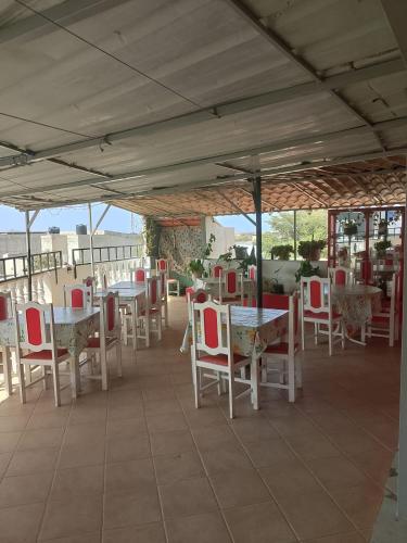 a patio with tables and chairs on a roof at Residencial Monte Sintinha in Espargos