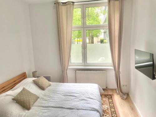 Schönbrunn Family Retreat Spacious 3BR Apartment 6-7 Sleeps - Steps to Metro & Park