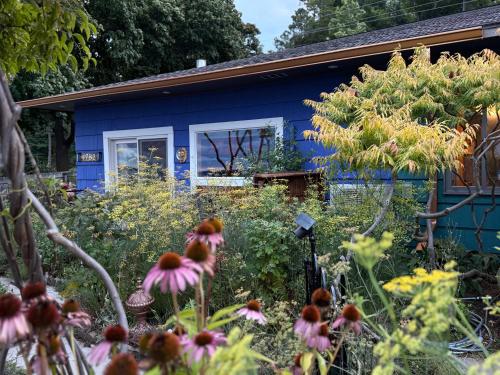 a blue house with flowers in front of it at Blū House in Williamsburg