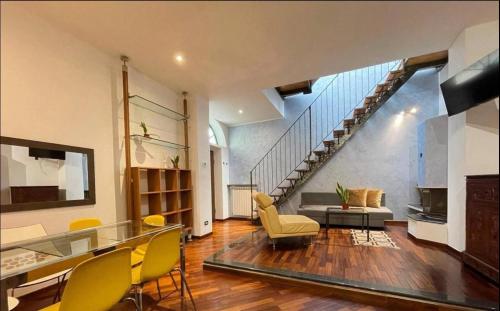 Spacious & Comfortable apt, Near Central Station