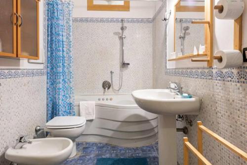 Spacious & Comfortable apt, Near Central Station