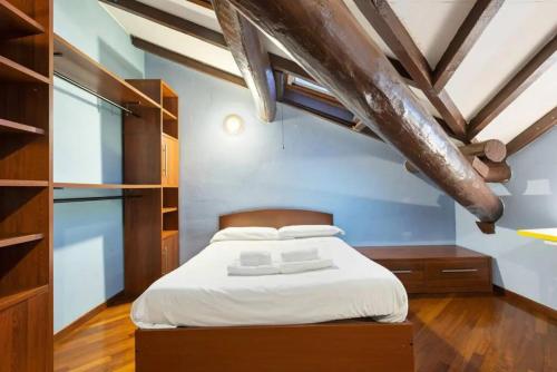 Spacious & Comfortable apt, Near Central Station
