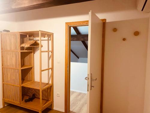 a room with an open door and a closet at Lemba, apartman 4 zvjezdice in Opuzen