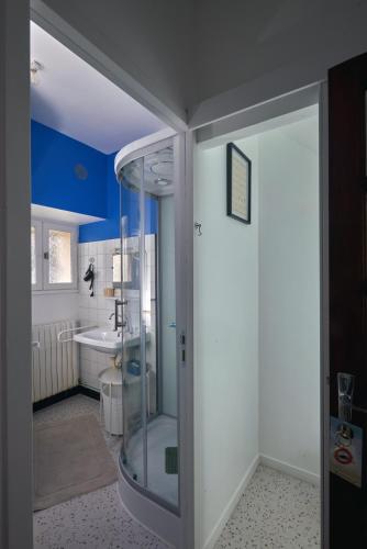 a bathroom with a glass shower and a sink at Ma maison du port in Guipry-Messac