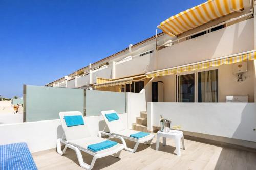 Holiday Island Pool Escape