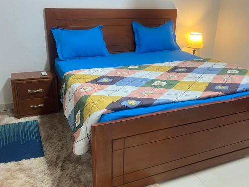 a bedroom with a bed with a quilt on it at Rufisque Dakar en face de la plage in Mbaw