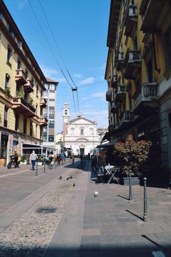 Porta Venezia Bright studio 3 mins to metro