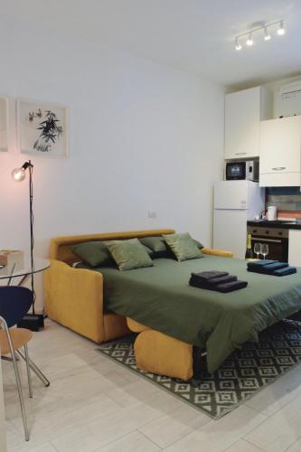 Porta Venezia Bright studio 3 mins to metro