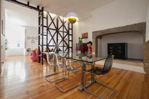 a dining room with a glass table and chairs at Pop Art Lisboa 204 in Lisbon