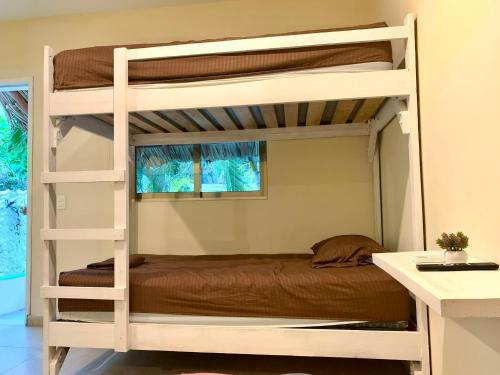 a bunk bed in a room with a desk at Turquesa Bacalar Centro in Bacalar