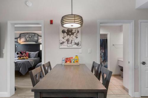 a dining room and living room with a table and chairs at Pool View DisneyUniversalFree ShuttleParking in Orlando