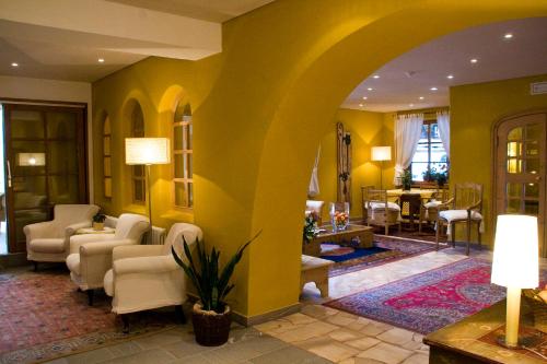 Ruang duduk di Hotel La Villa