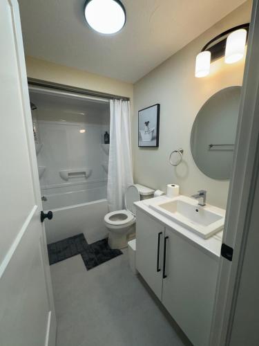 Bilik mandi di Footprints Luxury Suite