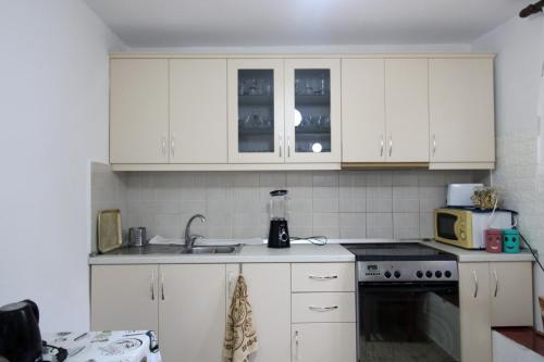 Kuhinja ili čajna kuhinja u objektu Lemon House