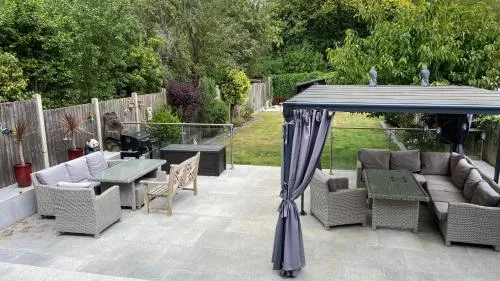 A deluxe double room with ensuite shower bath room or upgrade to a Cosy double room and private shower room just a 2 minute walk to Train station photo 7