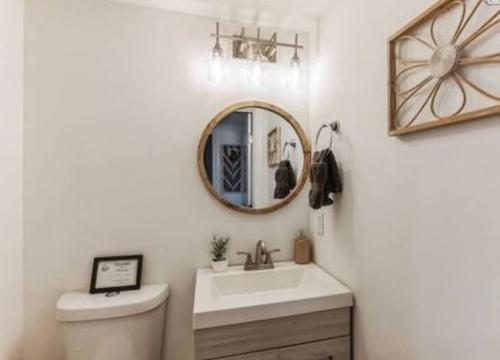 a bathroom with a sink and a mirror at Sweet Home in Greenville