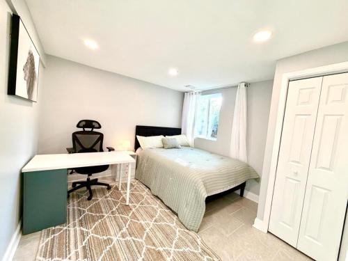 a bedroom with a bed and a desk and a desk at Prime DMV Stay in Silver Spring