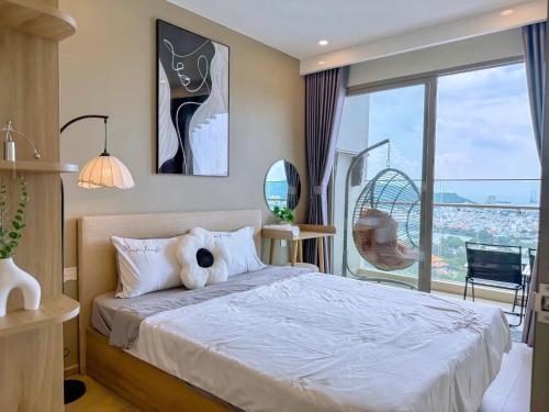 a bedroom with a bed with a teddy bear on it at The Sóng Vũng Tàu - Căn Hộ Nghỉ Dưỡng, Infinity Pool - Near Beach & Central Location Mr T in Vung Tau