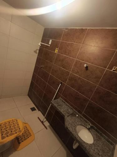a bathroom with a tiled shower with a toilet at Eds pousada II in Juazeiro do Norte