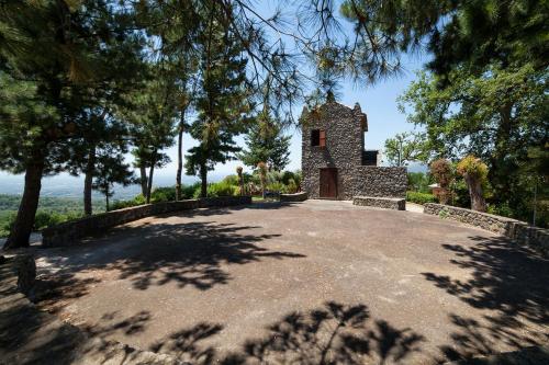a large driveway with a stone building in the middle at Agriturismo La Molara in Sessa Aurunca